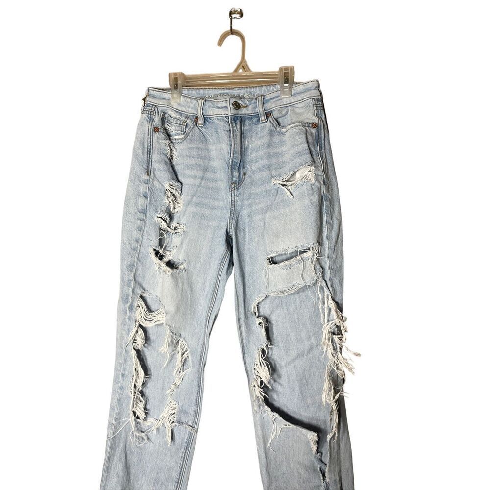 American Eagle Comfort Stretch Waistband Ripped Mom Jeans Light Wash Size 4 - Picture 2 of 10